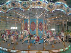 豪華轉馬和簡易轉馬游樂設備的區別是什么？