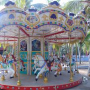 兒童旋轉木馬上傳動與下傳動有什么分別？